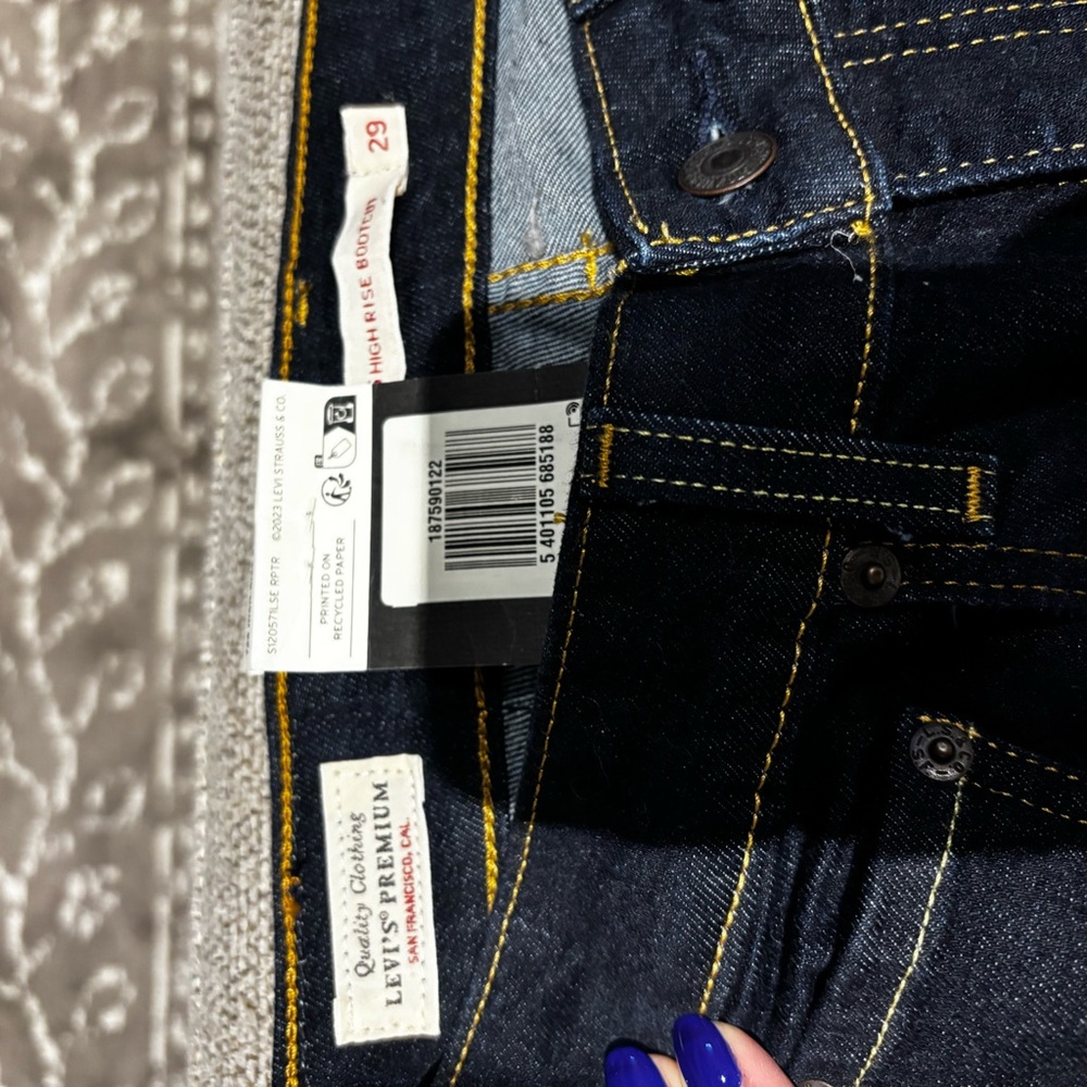 70. NWT LEVIS 725 HIGH RISE BOOTCUT WOMEN'S JEANS Size 29 {$135} - Picture 7 of 9